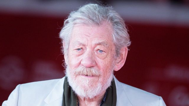 Imagem da notícia "Ele se virou para mim e disse...": Há 25 anos, antes de filmar O Senhor dos Anéis, esta foi a primeira frase que Christopher Lee direcionou a Ian McKellen