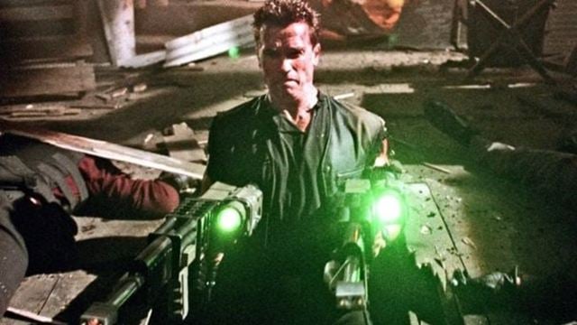 Esse filme de Schwarzenegger foi massacrado pelos críticos, mas 28 anos depois é puro espetáculo de ação