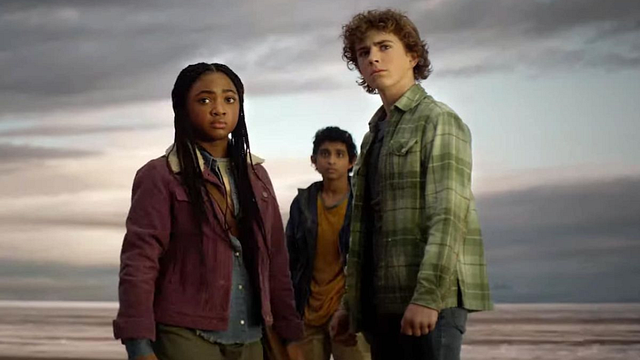 Imagem da notícia Percy Jackson: Autor dos livros, Rick Riordan apareceu na série do Disney+ e você nem percebeu