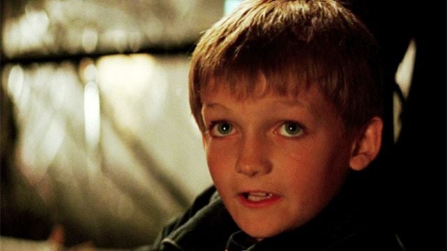 Imagem da notícia Você reconheceu o garotinho em Batman Begins? Ele interpretou o personagem mais odiado na melhor série de TV de todos os tempos!