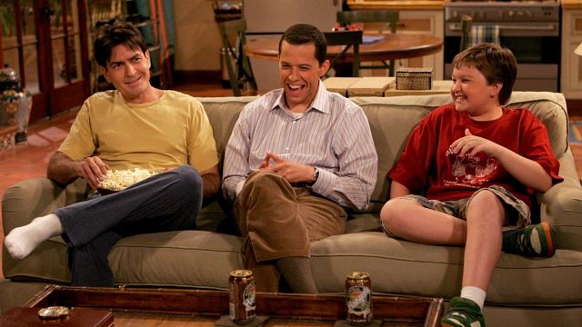 Imagem da notícia “Foi difícil”: Estrela de Two and a Half Men teve que escolher entre a série de comédia e um clássico de ficção científica
