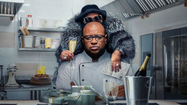 Imagem da notícia Não era por dinheiro: Esta mulher fingiu ser mãe de várias pessoas em filme sobre golpe absurdo na Netflix