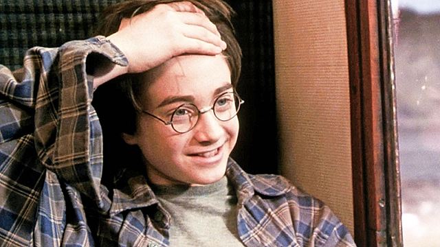 Por que a cicatriz de Harry Potter tem formato de raio? Fã tem teoria que faz MUITO sentido – mas gerou discussão