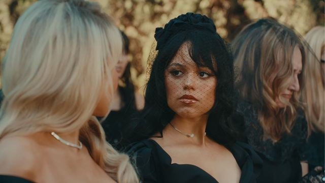 Imagem da notícia Hoje no streaming: Este é o clássico da comédia com Meryl Streep que inspirou clipe da Sabrina Carpenter com Jenna Ortega