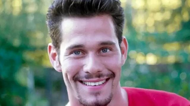 Imagem da notícia Ele foi um dos maiores galãs da Globo, mas desapareceu da TV: Hoje celebra 30 anos ao lado do marido e vive uma realidade bem diferente