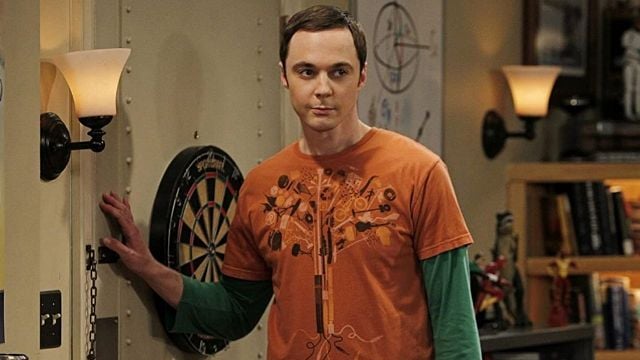 Imagem da notícia A comédia que quase impediu Jim Parsons de ser Sheldon Cooper em The Big Bang Theory