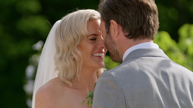 Imagem da notícia Casamento às Cegas Suécia 2: Quais casais disseram "sim" no altar? Descubra agora!