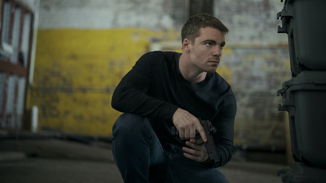 Imagem da notícia A 3ª temporada de O Agente Noturno vai ser dividida em duas partes? Entenda o lançamento dos novos episódios do sucesso de espionagem da Netflix