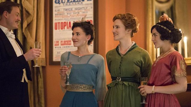 Imagem da notícia Se você gosta de Bridgerton, tem que ver esta apaixonante minissérie da Netflix: Tem 10 episódios e quase ninguém conhece