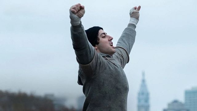Imagem da notícia Eu Sou o Rocky: Anthony Ippolito mudou totalmente sua rotina de treino e dieta para interpretar Sylvester Stallone: "Nada de McDonald's por dois meses"