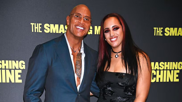 Imagem da notícia A filha de Dwayne Johnson ia estudar em Nova York, mas decidiu se tornar uma lutadora profissional como o pai