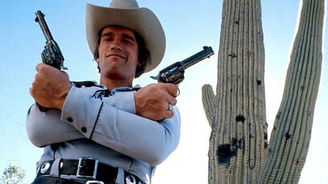 Imagem da notícia Há 52 anos atrás, Arnold Schwarzenegger foi figurante em um dos filmes de faroeste mais esquecidos pelo tempo