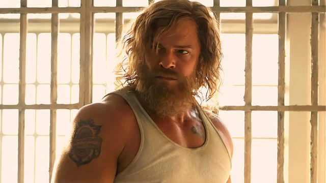 Imagem da notícia Estrela de Reacher em campanha espetacular de vingança: No novo filme de ação de Alan Ritchson, apenas cinco (!) frases são ditas