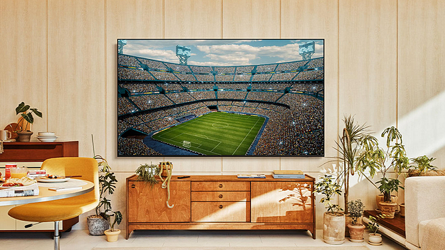 Imagem da notícia Smart TV com desconto e em 12x sem juros! Samsung Crystal 70" 4K UHD aparece 20% mais barata na Amazon