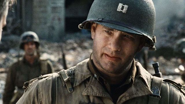 Imagem da notícia "Você tem olhos mortos": Tom Hanks demitiu um ator de uma das melhores séries da história e acabou o traumatizando
