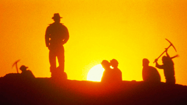 Imagem da notícia Pause Indiana Jones neste exato segundo e dê uma boa olhada no avião que Harrison Ford pega