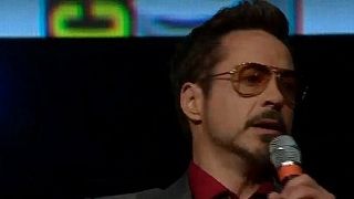 Imagem da notícia Vídeos revelam Robert Downey Jr. chegando de surpresa na Comic Con 2012