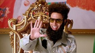 Imagem da notícia Exclusivo - Sacha Baron Cohen luta contra a democracia no novo vídeo de O Ditador