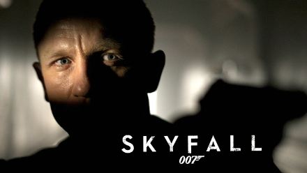 007 - Operação Skyfall: James Bond mostra seu talento ao volante em novo vídeo