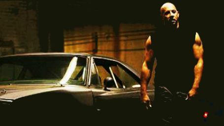 Imagem da notícia Velozes & Furiosos 6: Novas fotos com Vin Diesel em pleno resgate