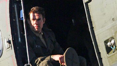 Imagem da notícia Tom Cruise fecha praça em Londres para a filmagem de All You Need Is Kill, veja as fotos