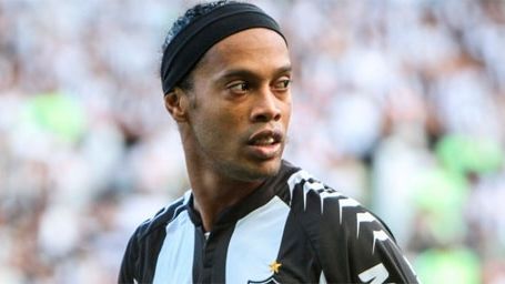 Imagem da notícia Ronaldinho Gaúcho fará filme indiano nos moldes de Space Jam