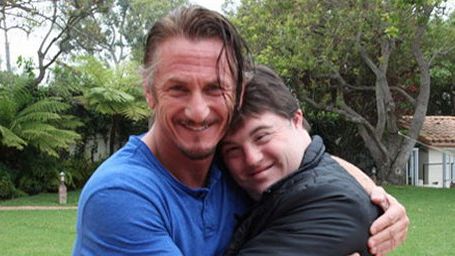 Imagem da notícia Ator de Colegas encontra o astro Sean Penn nos Estados Unidos
