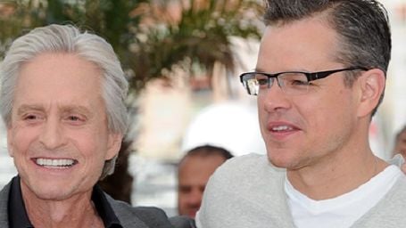 Imagem da notícia Cannes 2013: Matt Damon esbanja bom humor e Michael Douglas se emociona na coletiva de Behind the Candelabra