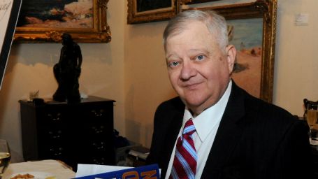 Imagem da notícia Tom Clancy, autor da série Jack Ryan, morre aos 66 anos de idade