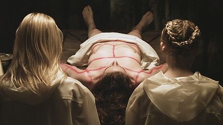 Imagem da notícia Exclusivo - Diretor do terror Somos o que Somos fala do medo que queria causar com o filme 