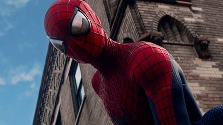 Imagem da notícia Peter Parker enfrenta três vilões em trailers dublado e legendado de O Espetacular Homem-Aranha 2 - A Ameaça de Electro