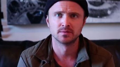 Imagem da notícia Aaron Paul, de Breaking Bad, ajuda sujeito em pedido de casamento
