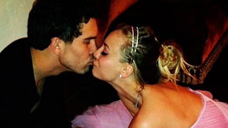 Kaley Cuoco, de The Big Bang Theory, se casa aos 28 anos