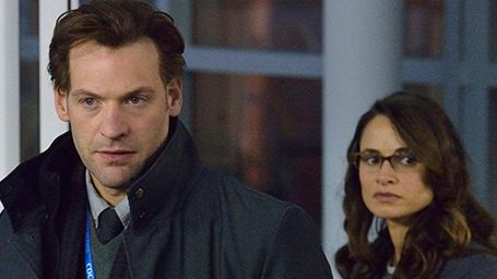 Imagem da notícia Veja as primeiras imagens de The Strain, série de terror criada por Guillermo del Toro