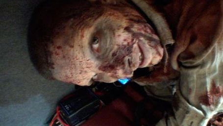 Imagem da notícia Andrew Lincoln e fã de The Walking Dead pregam peça em Norman Reedus