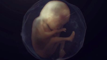 Imagem da notícia Extant: Série estrelada por Halle Berry e produzida por Steven Spielberg ganha primeiro teaser