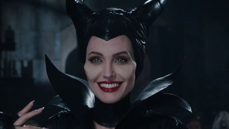 Angelina Jolie está ainda mais sinistra em novo trailer de Malévola