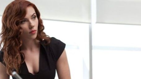 Imagem da notícia Gravidez de Scarlett Johansson altera as filmagens de Os Vingadores 2