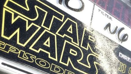 Imagem da notícia Star Wars 7: Primeira foto oficial das filmagens!