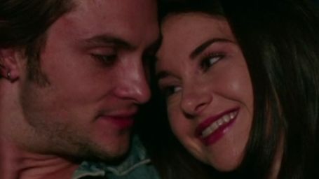 Imagem da notícia Shailene Woodley protagoniza cenas quentes em novo vídeo do drama White Bird in a Blizzard