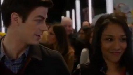 Imagem da notícia Novo clipe de The Flash mostra interesse amoroso de Barry Allen