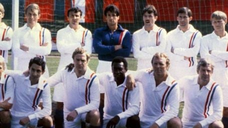 Diretor de Sr. e Sra. Smith negocia refilmar Fuga para a Vitória, filme de futebol de 1981