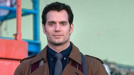 Imagem da notícia Batman V Superman: Foto mostra Henry Cavill como Clark Kent