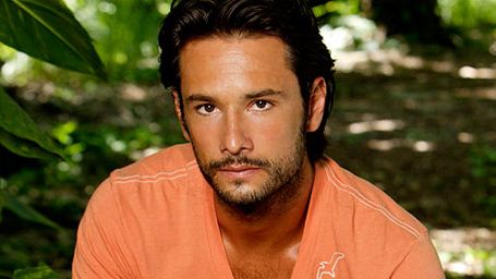 Imagem da notícia Rodrigo Santoro entra para o elenco de série de J.J. Abrams estrelada por Anthony Hopkins