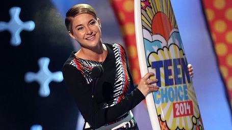 Shailene Woodley e Ansel Elgort foram os grandes vencedores do Teen Choice Awards 2014