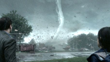 Imagem da notícia Amigos do AdoroCinema: No Olho do Tornado investe muito nos efeitos e pouco no drama, dizem blogueiros