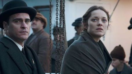 Imagem da notícia Exclusivo: Confira cena legendada de Marion Cotillard e Joaquin Phoenix em Era uma Vez em Nova York