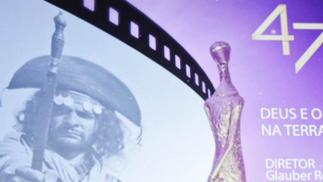 Imagem da notícia Festival de Brasília 2014: Noite de abertura tem Glauber Rocha e o "Brasil filmando o Brasil"