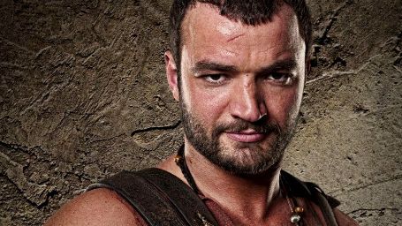 Imagem da notícia Arrow escala ator de Spartacus como o Capitão Bumerangue