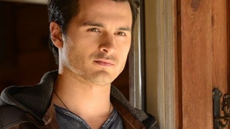 Michael Malarkey, o Enzo de The Vampire Diaries, virá ao Brasil para encontro com fãs